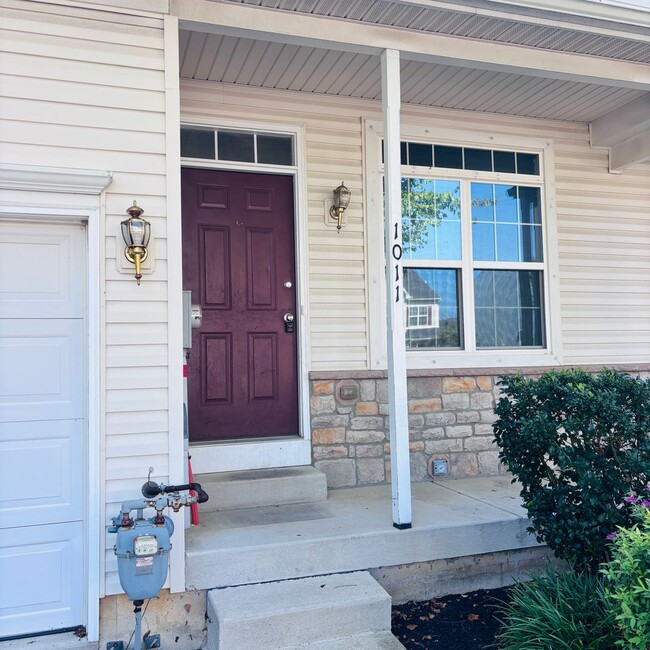 Building Photo - Located in the Highgates subdivision in Upper Macungie Township this 3 bedroom, 2.5 bath townhouse