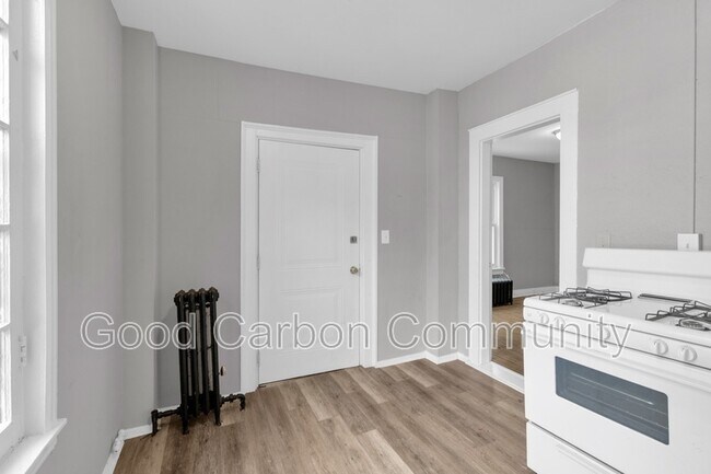 Building Photo - 328 Elmwood Ave
