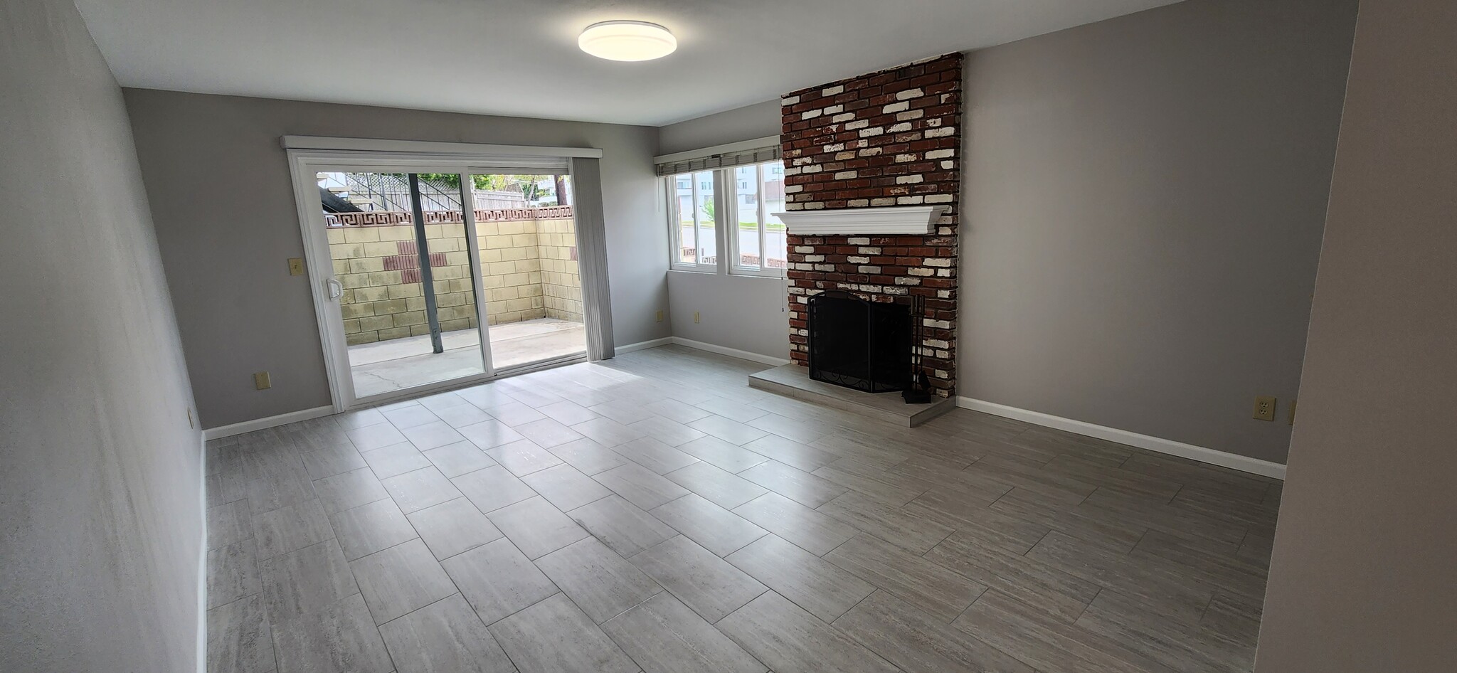 Living Room 18'x 14' - 1100 Opal St