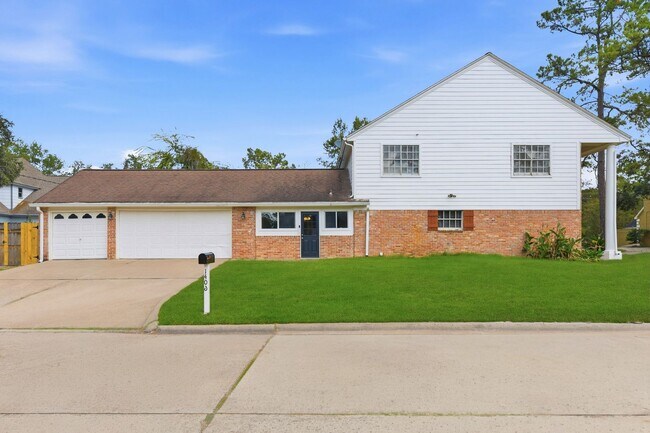 Building Photo - Beautifully Updated 4-Bedroom Home in a Prime Houston Location