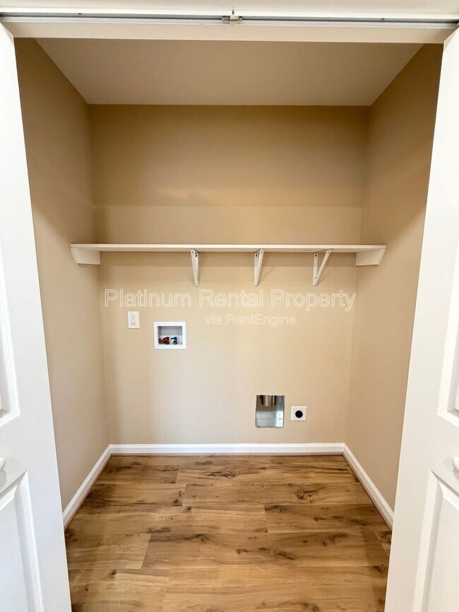 Building Photo - 1900 Selwyn Dr