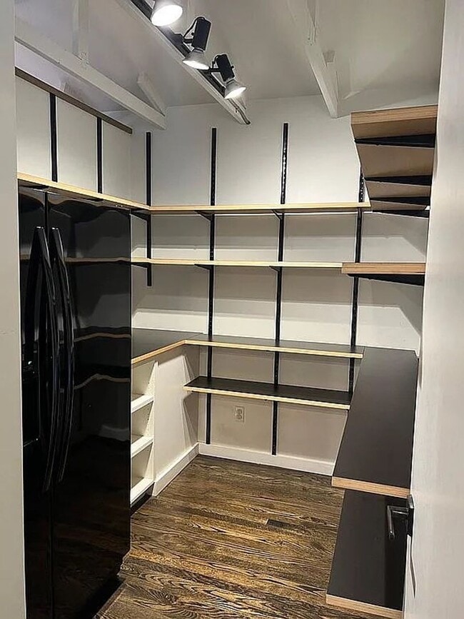 Building Photo - Medina Home