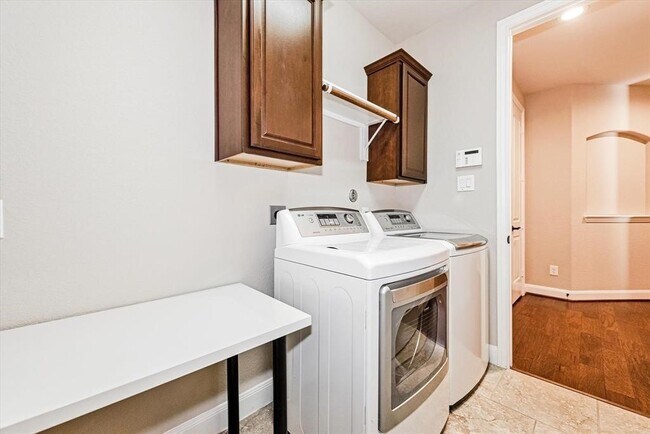 Building Photo - 6838 Adrienne Arbor Dr