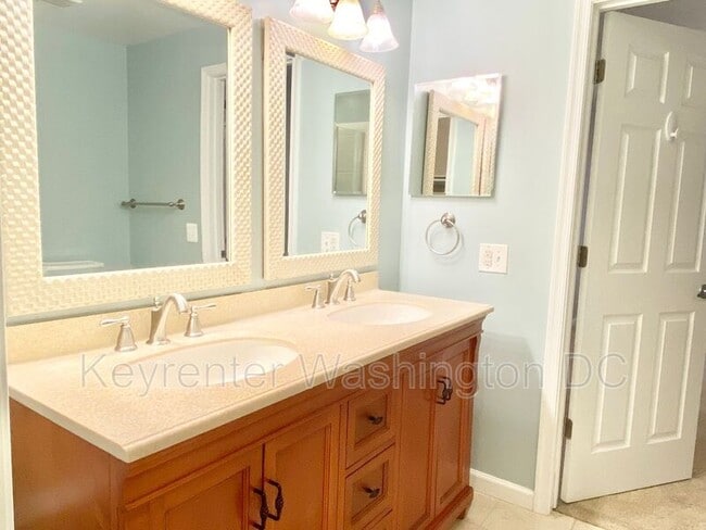 Building Photo - 17405 Pipers Way