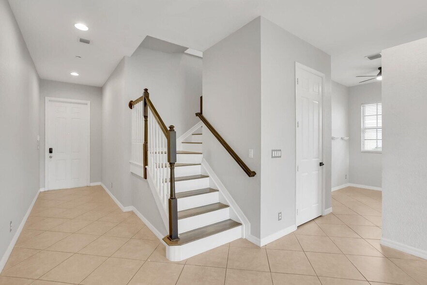 Building Photo - 47 Lancaster Rd