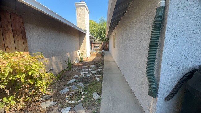 Building Photo - 1617 Cashmere Dr