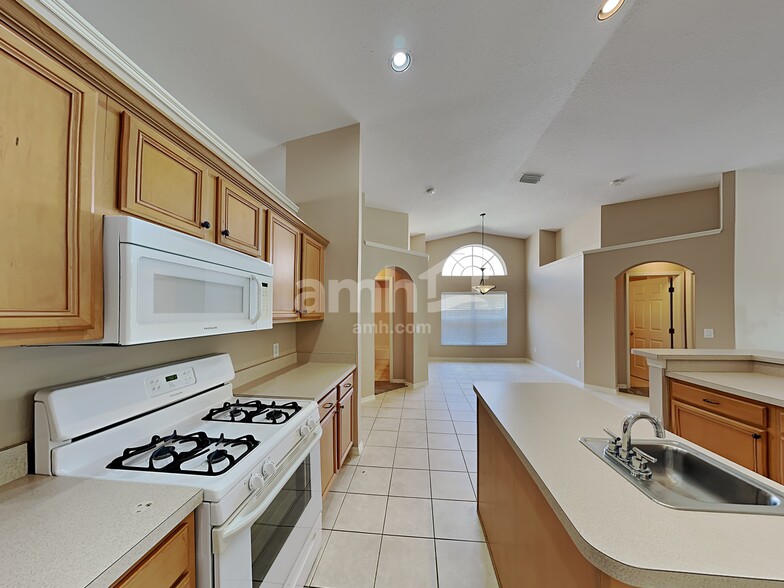 Building Photo - 7114 Colonial Lake Dr