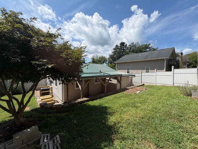 Building Photo - 33 Huffman Rd