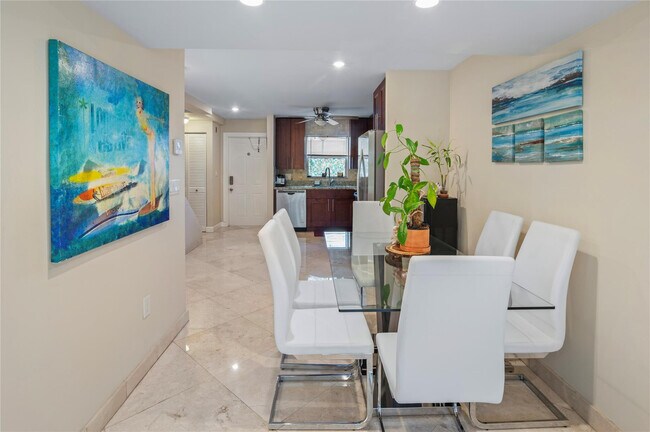 Building Photo - 811 W Oakland Park Blvd