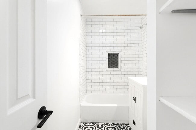 Building Photo - Completely Remodeled and close to ND!