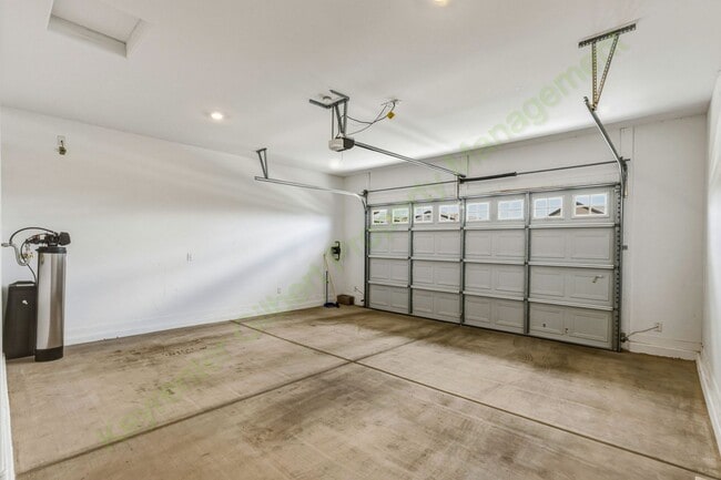 Building Photo - Stunning Gilbert Home Located in the Beautiful Belrose Gated Community!