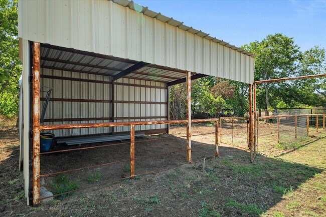 Building Photo - 402 N Pkwy Dr