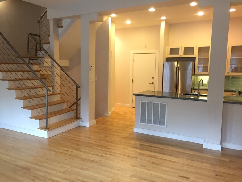 Building Photo - 75 Hamilton St