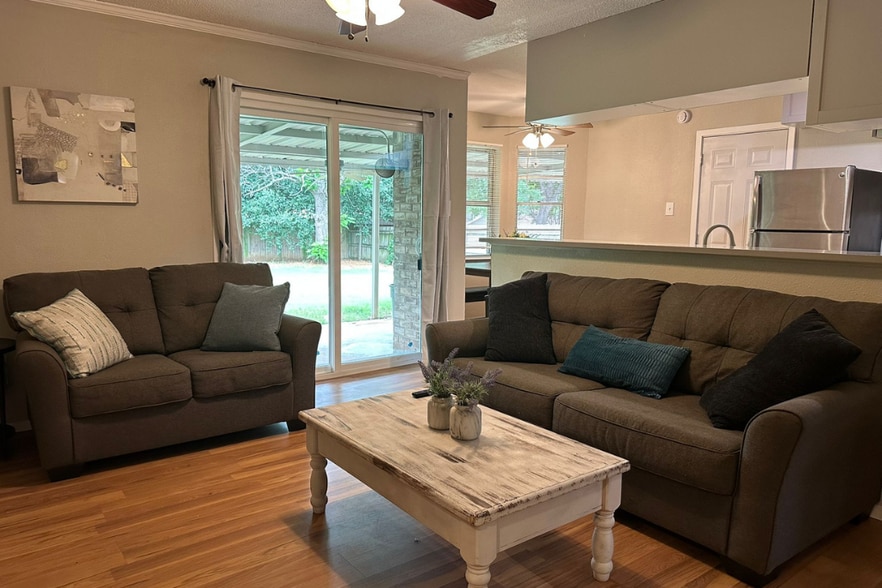 Building Photo - 1607 Sagebrush Trl