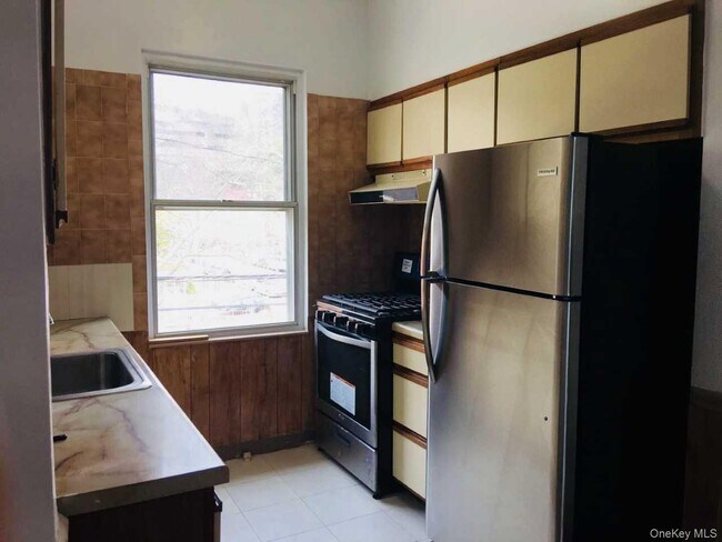 Building Photo - 480 Riverdale Ave