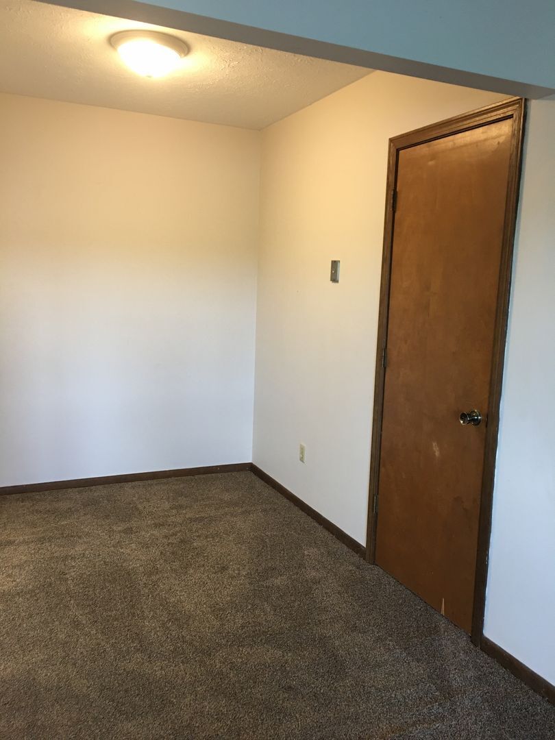 Building Photo - 807 Mitchell Ave