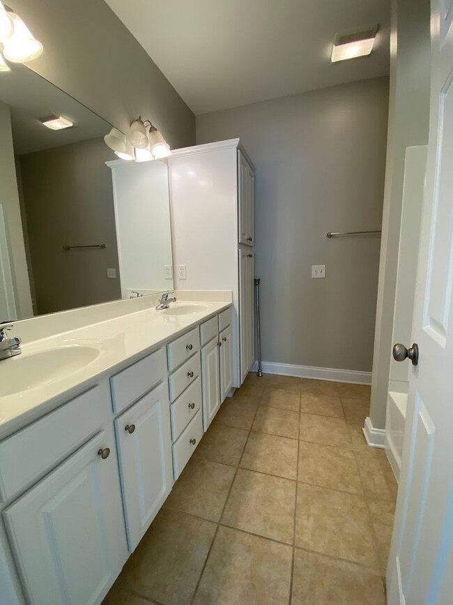 Building Photo - End Unit Townhouse in Pennington Square- A...