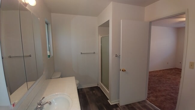 Building Photo - Cute AND Spacious