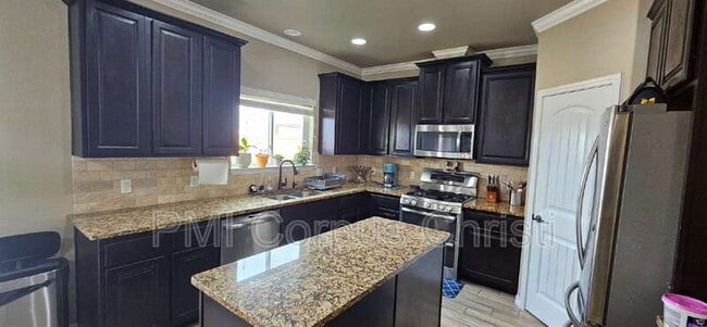 Building Photo - 7813 Cattlemen Dr