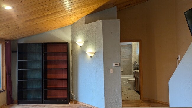 Building Photo - 1412 Springwater Dr