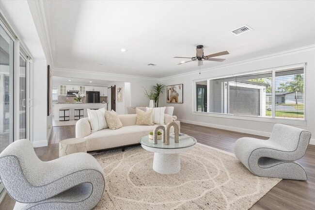 Building Photo - 714 SW 25th Ave