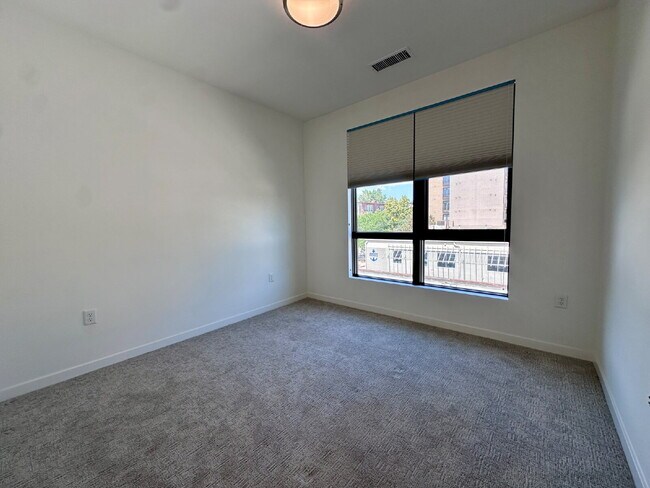 Building Photo - Stunning Denver Condo with Assigned Garage...
