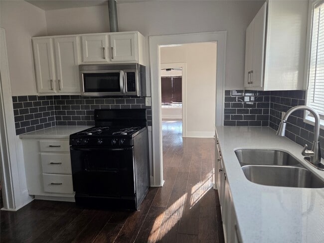 Building Photo - 6813 Avenue O