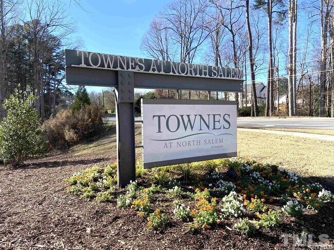 Building Photo - 4 Bedroom 3 Bath Townhome for Rent North S...