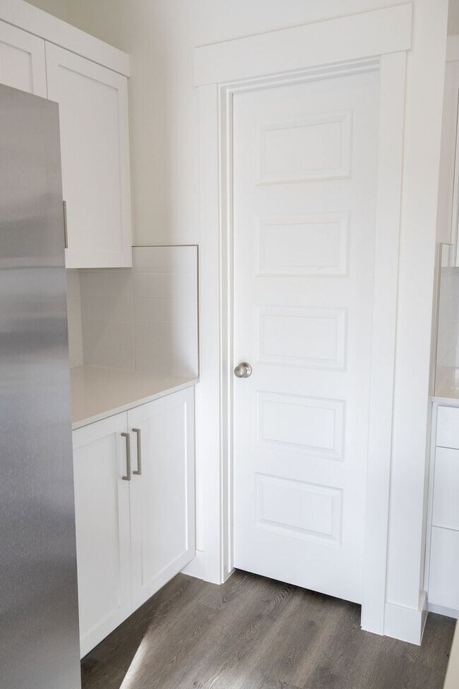 Building Photo - Spacious 4-Bed Home in Sage Canyon - Small Pet Friendly