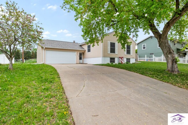 Building Photo - OPEN HOUSE MAY 9, 2025 3PM-4PM
