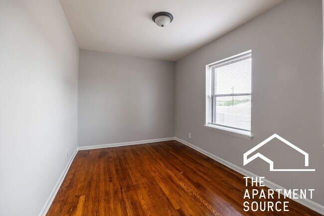 Building Photo - 5742 N Winthrop Ave