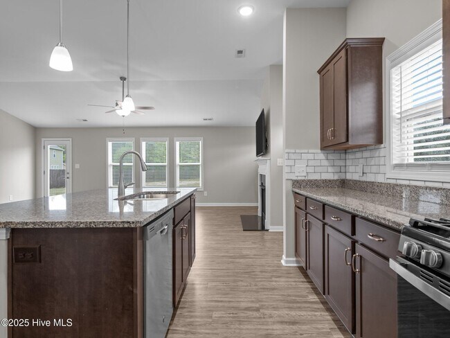 Building Photo - 227 Patriot Dr