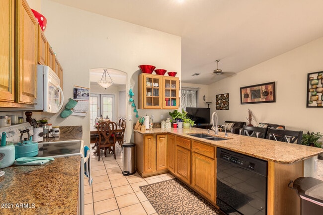 Building Photo - 542 S Cholla St