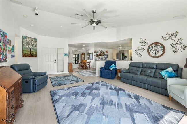 Building Photo - 2556 SW 28th Pl