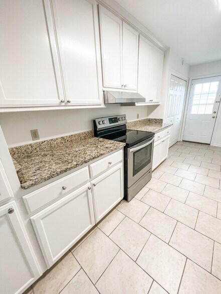 Building Photo - 406 S French Quarter Dr