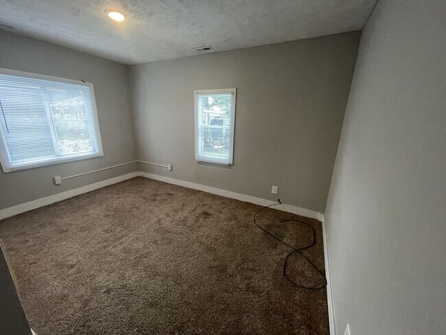 Building Photo - 4026 Spring Cir
