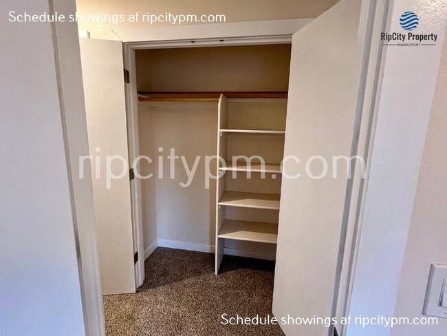 Building Photo - Free Rent! Remodeled 3-Bedroom, 2-Bath Top...