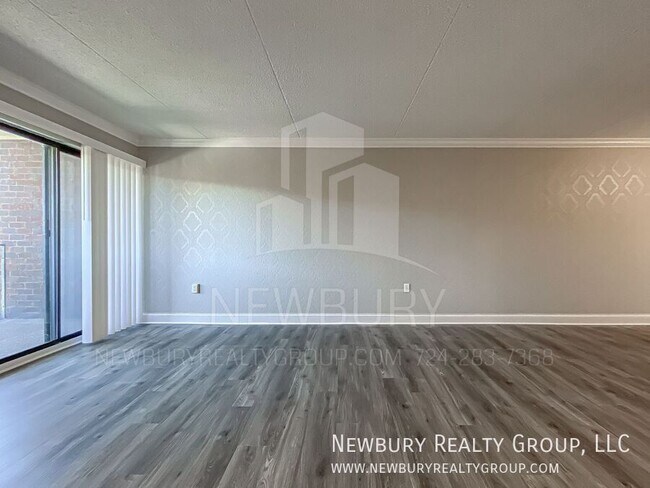 Building Photo - 530 N Main St