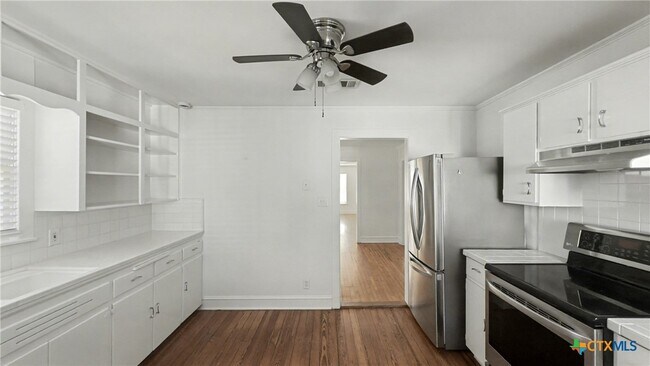 Building Photo - 820 N 5th St