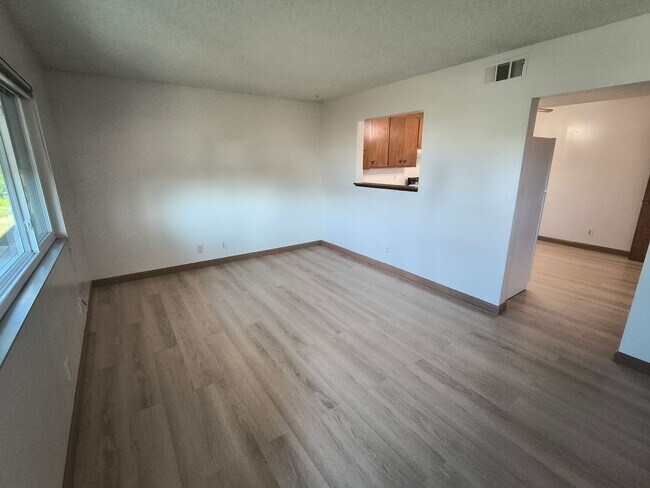 Building Photo - EBN T 22274 - 22278