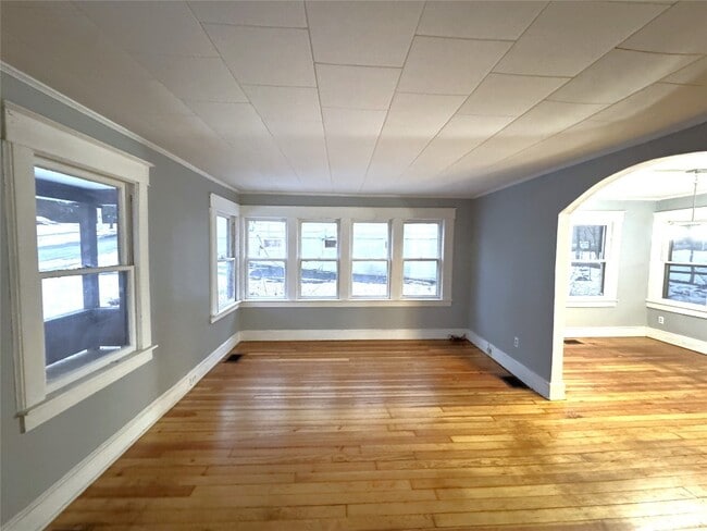 Building Photo - 306 Dehart Ave