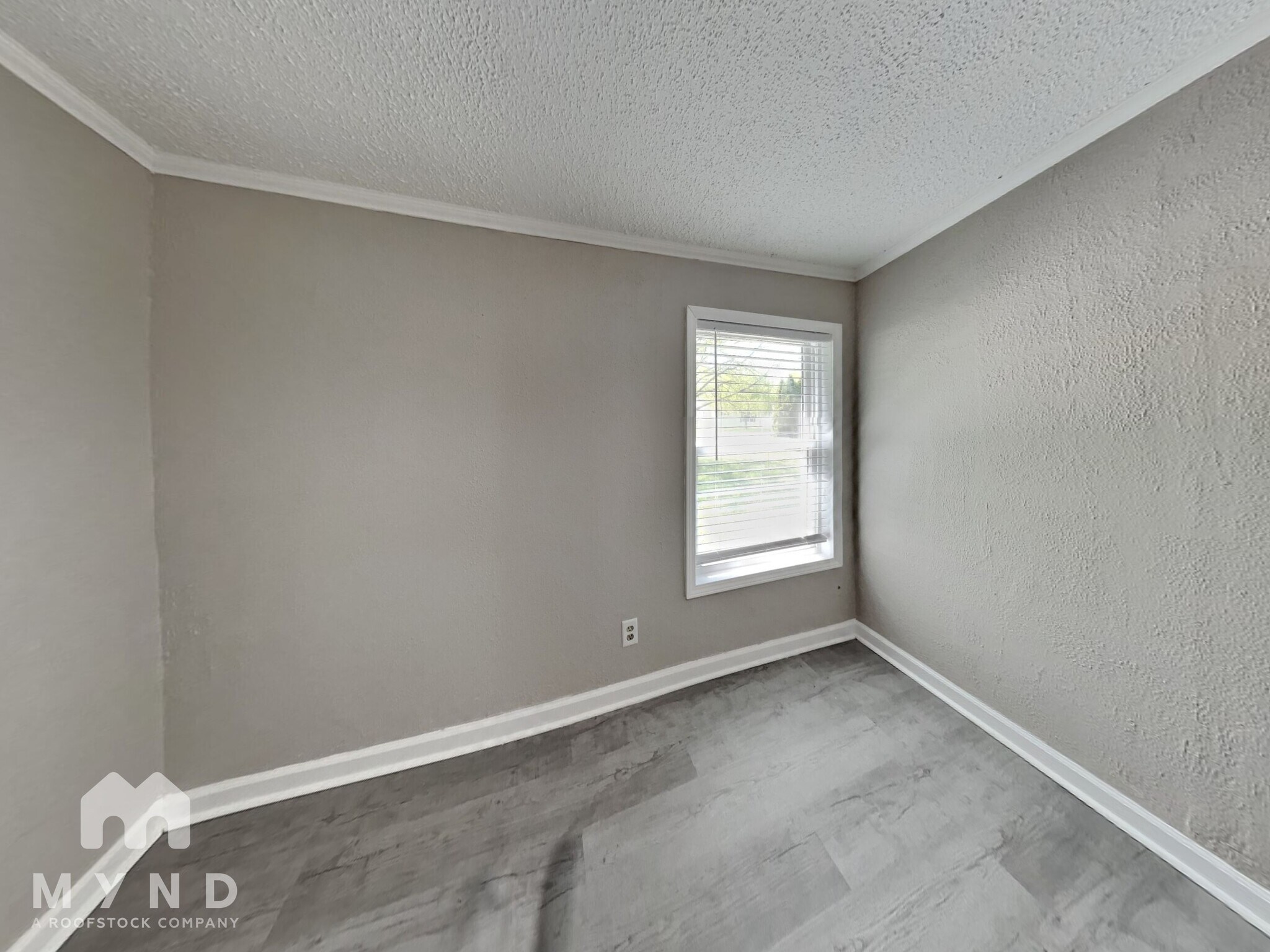Building Photo - 3904 Ireland Dr