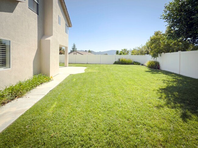 Building Photo - RARE 6 BEDROOM HOME FOR RENT IN OPTIMUM LO...
