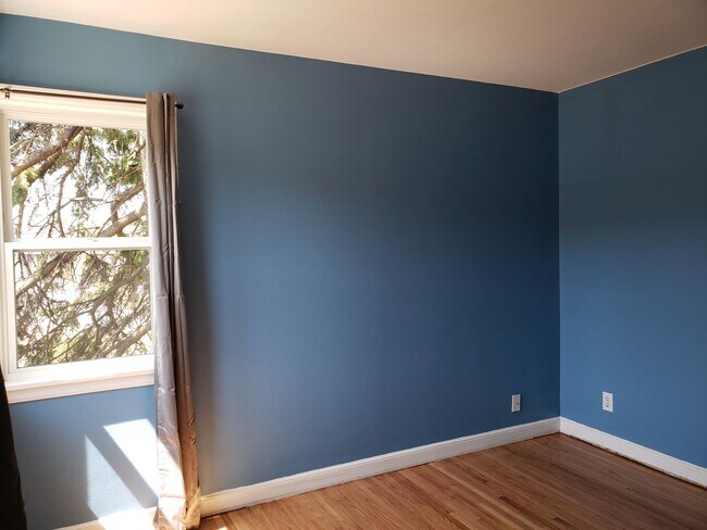 Building Photo - 3-Bedroom, 1-Bathroom - Woodland Home