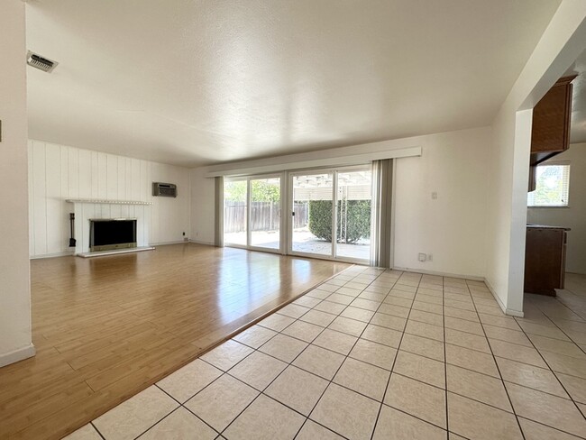 Building Photo - 3 bedroom 1 bathroom home located in Sacra...