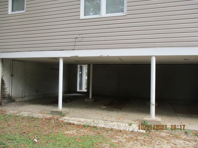 Building Photo - 1415 N Davis St