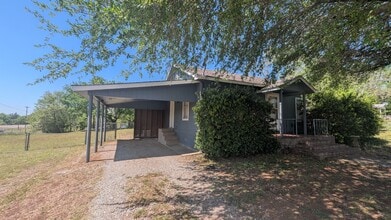 Building Photo - 1607 Bells Dr