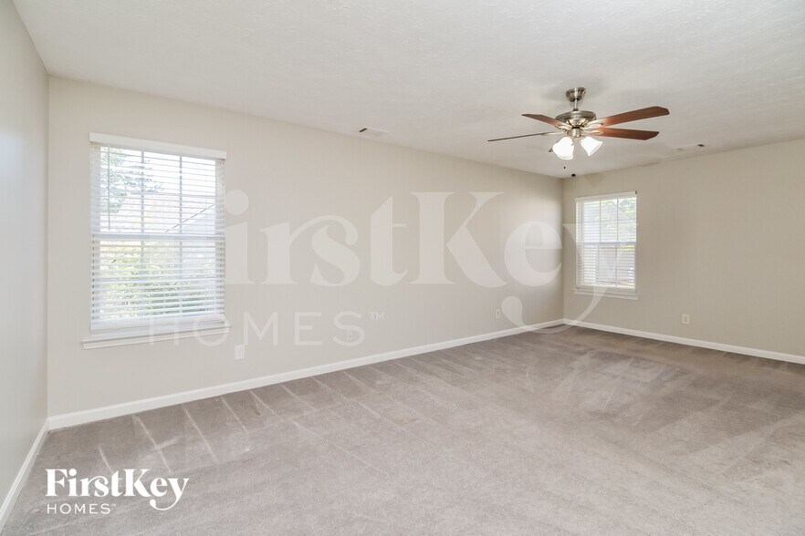 Building Photo - 3080 Lakeside Cir