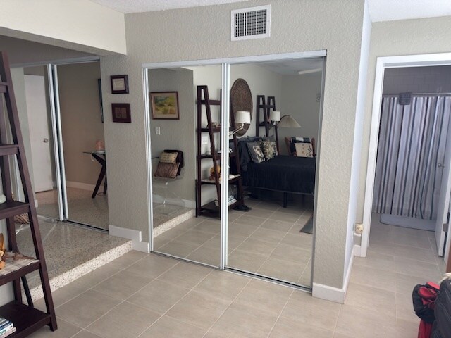 Building Photo - 4921 Hyacinth Way S