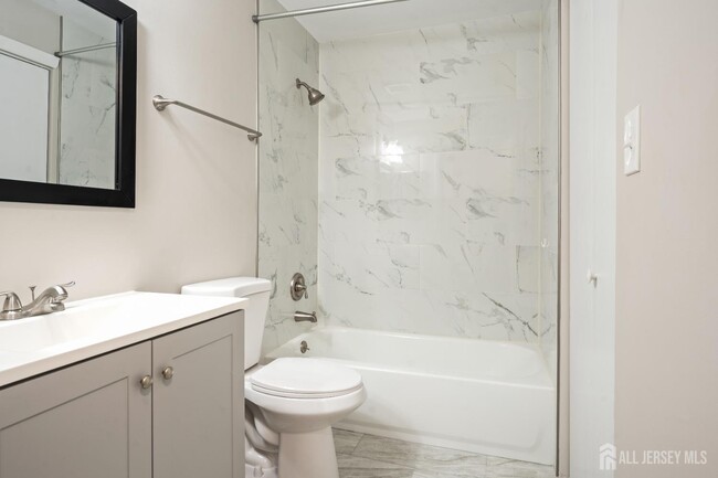 Building Photo - 607 Ravens Crest Dr